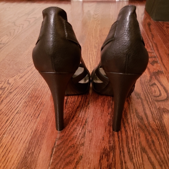 Designer Givenchy cut out pump shoes - Picture 4 of 6